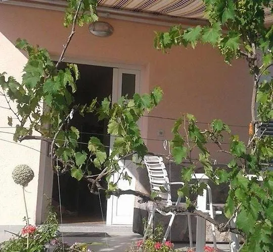 House With A Parking Space - 11795 Дом отдыха *